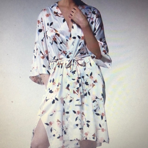 Love & Lore Silky Kimono Robe Secret Garden, Ivory - Picture 5 of 6